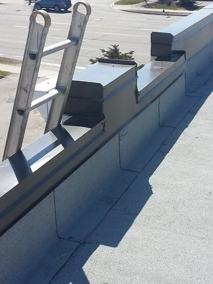 Flat roof detail on a retail plaza